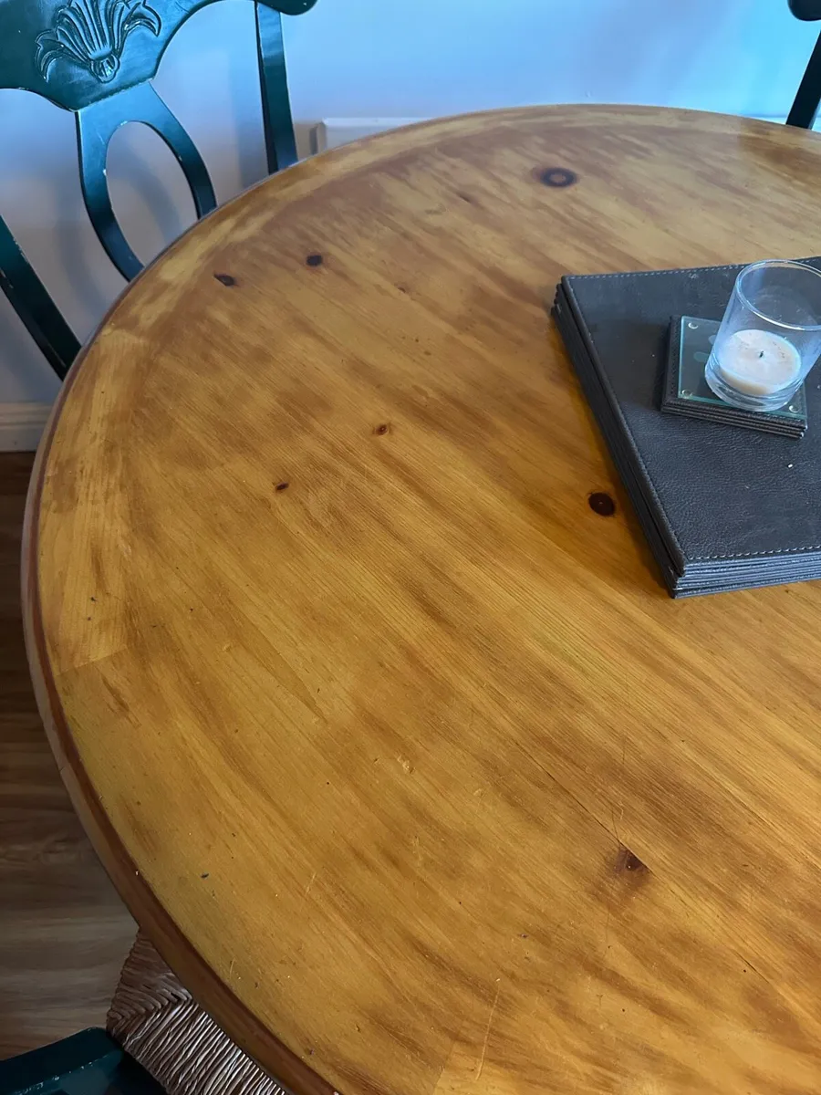 Solid Wood Round Kitchen Table - 4 chairs - Image 3