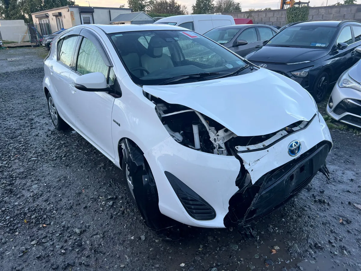 2018 Toyota Aqua 1.5 Hybrid - Image 4