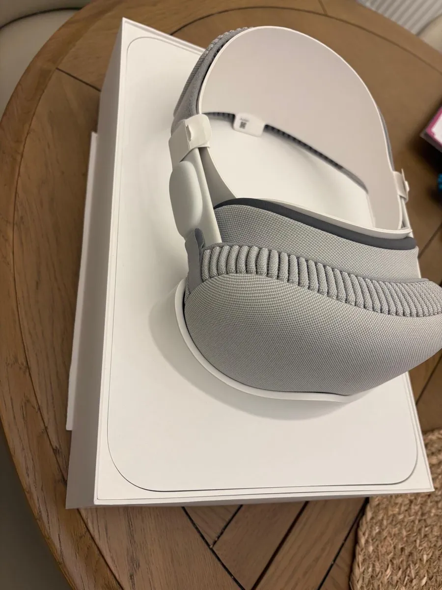 Apple Vision Pro 256gb - Image 2