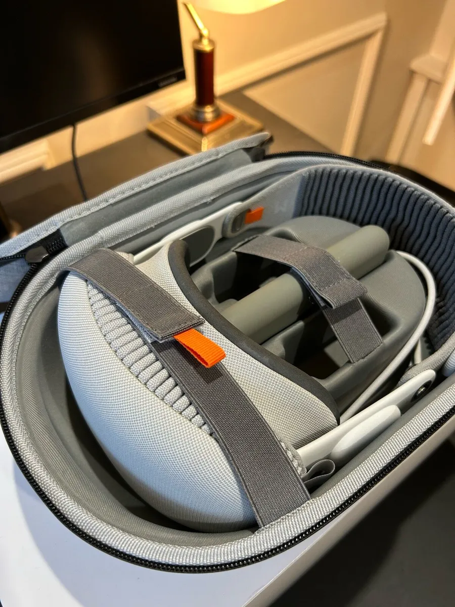 Apple Vision Pro 256gb - Image 3