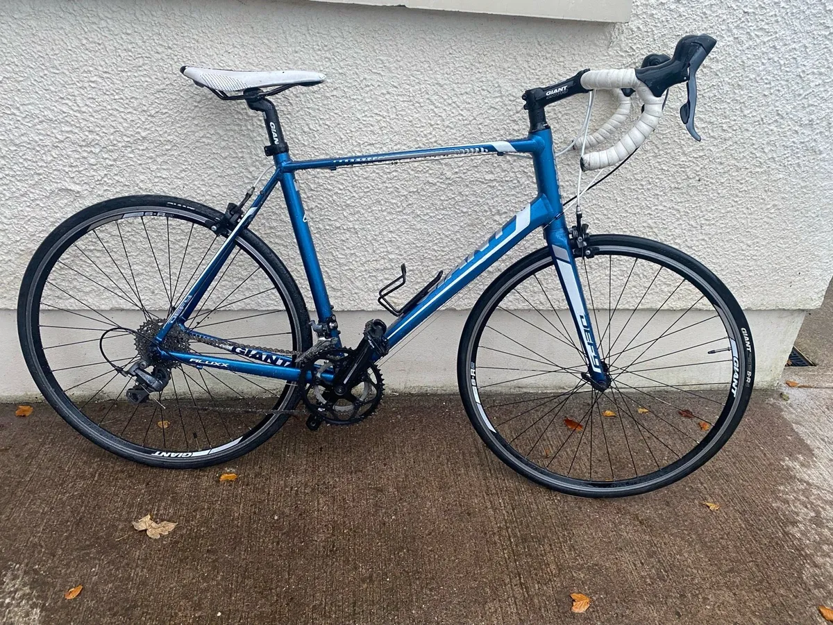 Giant defy 4 Large 700x25c wheels 22 inch frame - Image 1