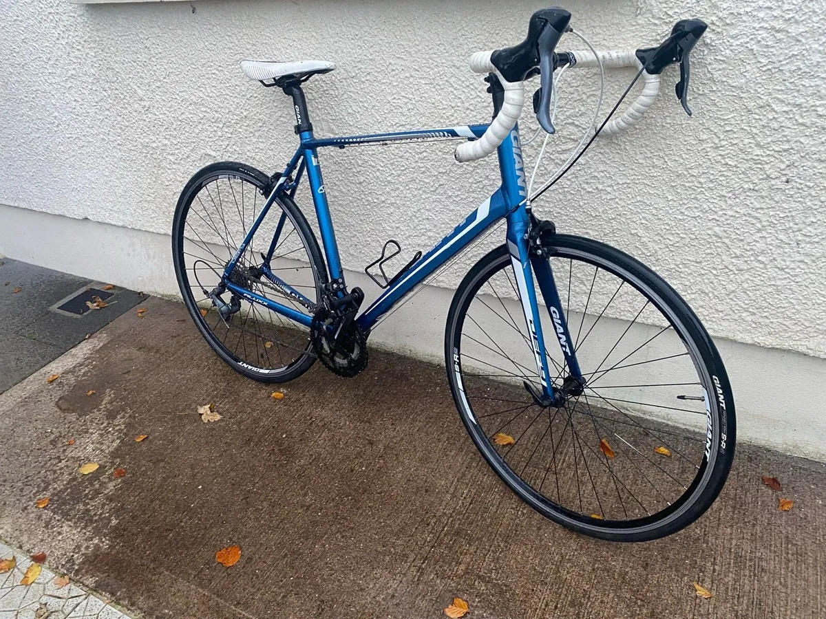 Giant defy 4 Large 700x25c wheels 22 inch frame - Image 2