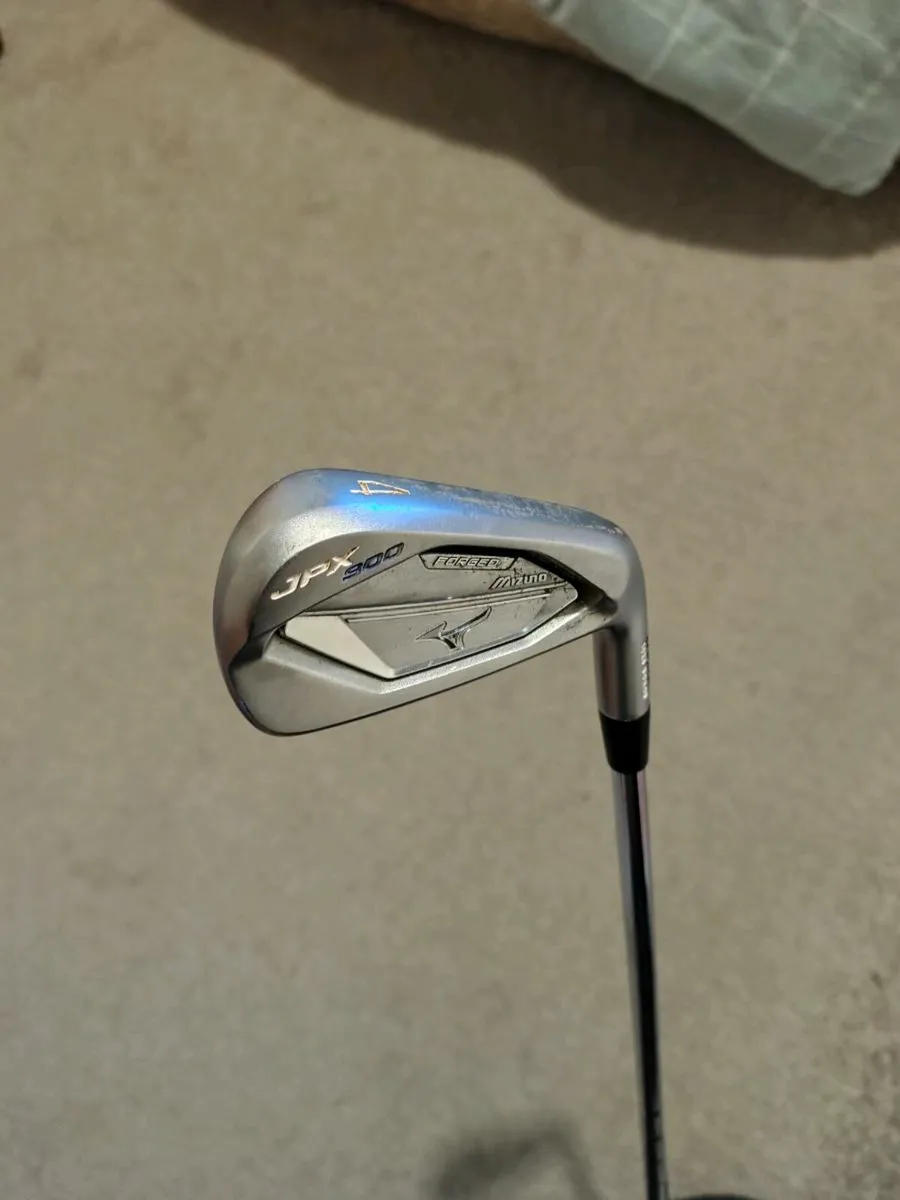 Mizuno JPX 900 forged 4 iron - Image 1