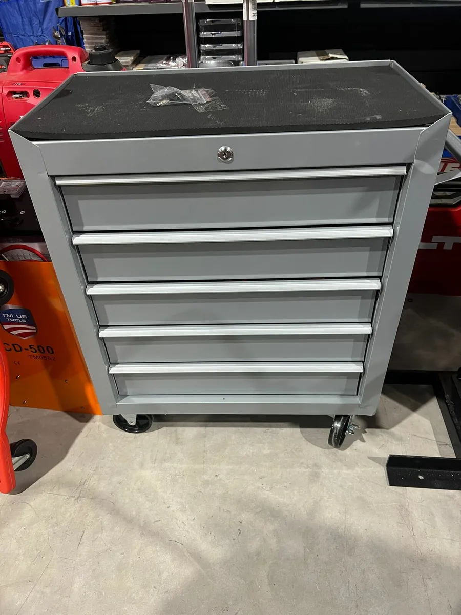 Tools and box - Image 1