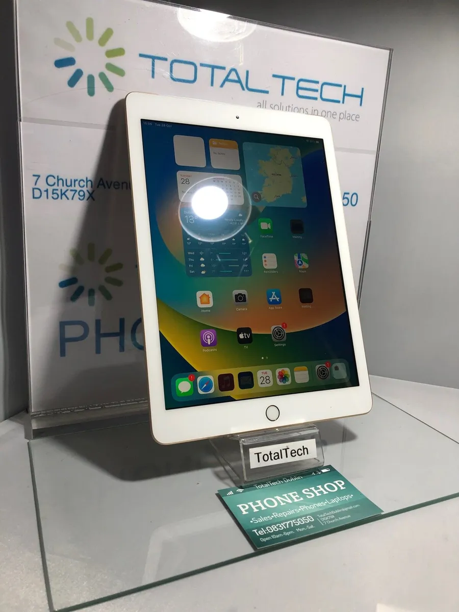 iPad 5th Gen Gold Like New with 4G Sim Card - Image 2