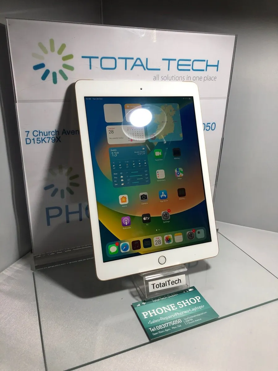 iPad 5th Gen Gold Like New with 4G Sim Card - Image 3