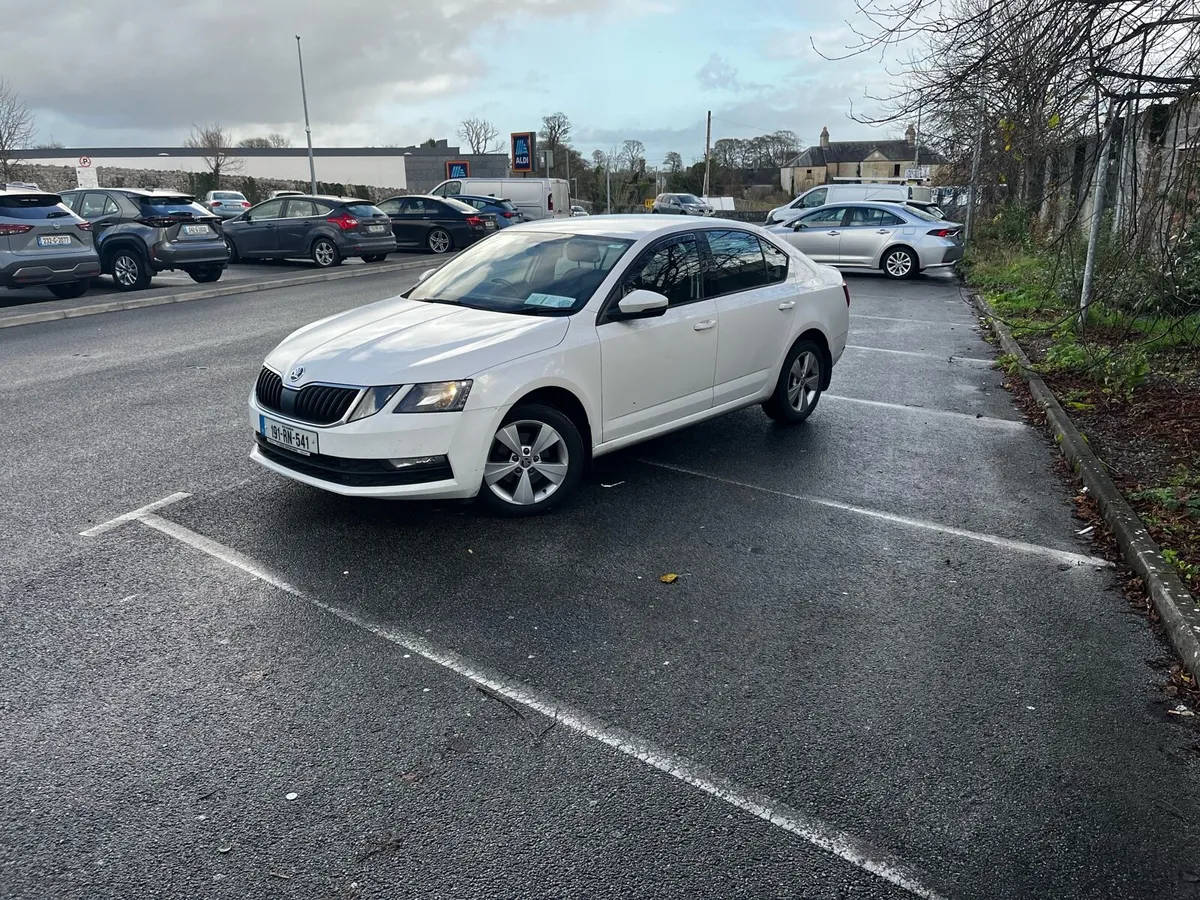 Skoda Octavia 1.6 Diesel AMB - Image 1
