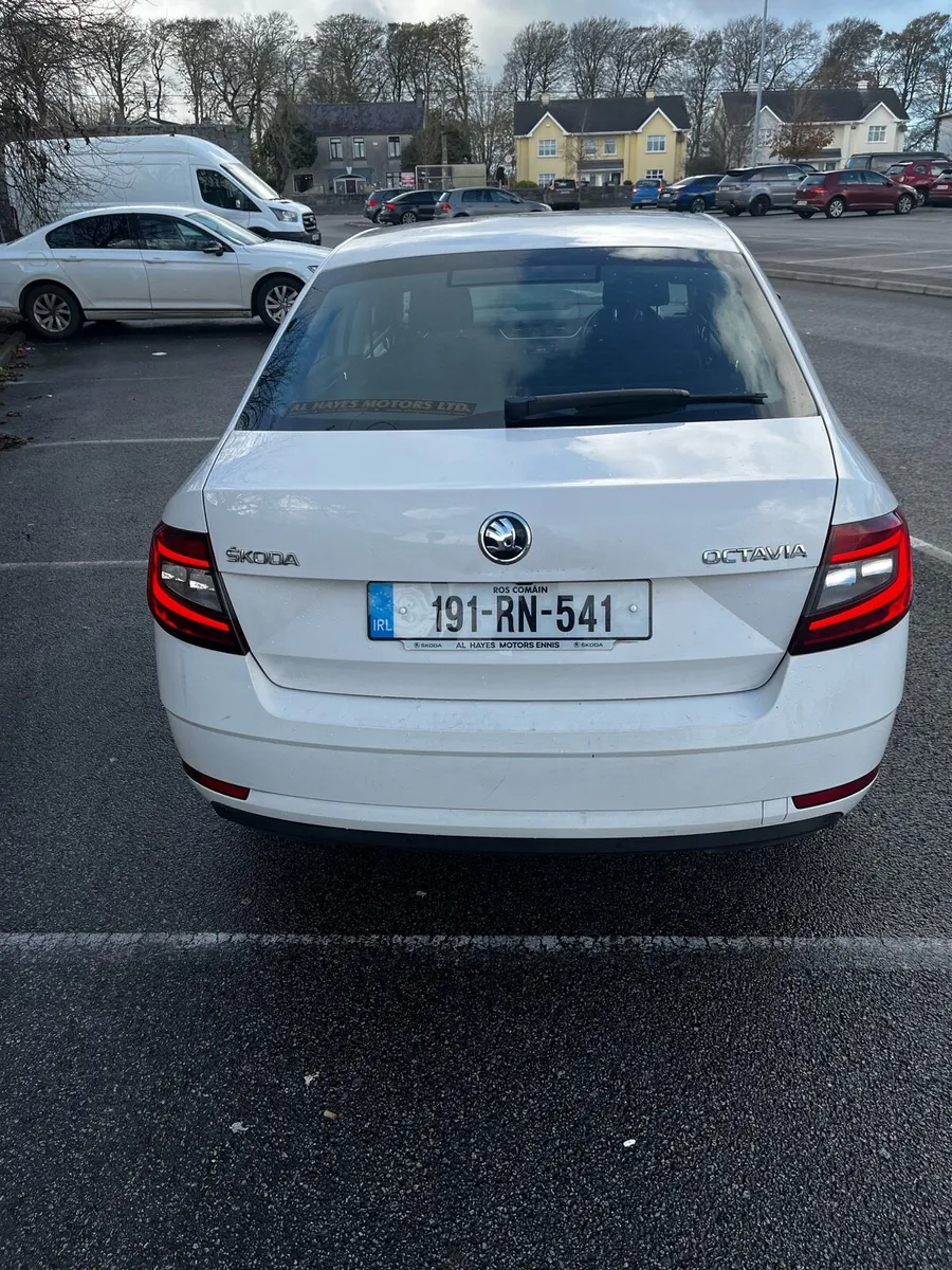 Skoda Octavia 1.6 Diesel AMB - Image 4
