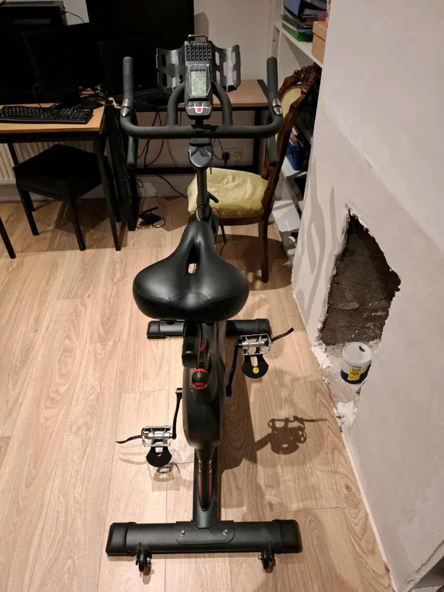 Exercise bicycle - Image 2