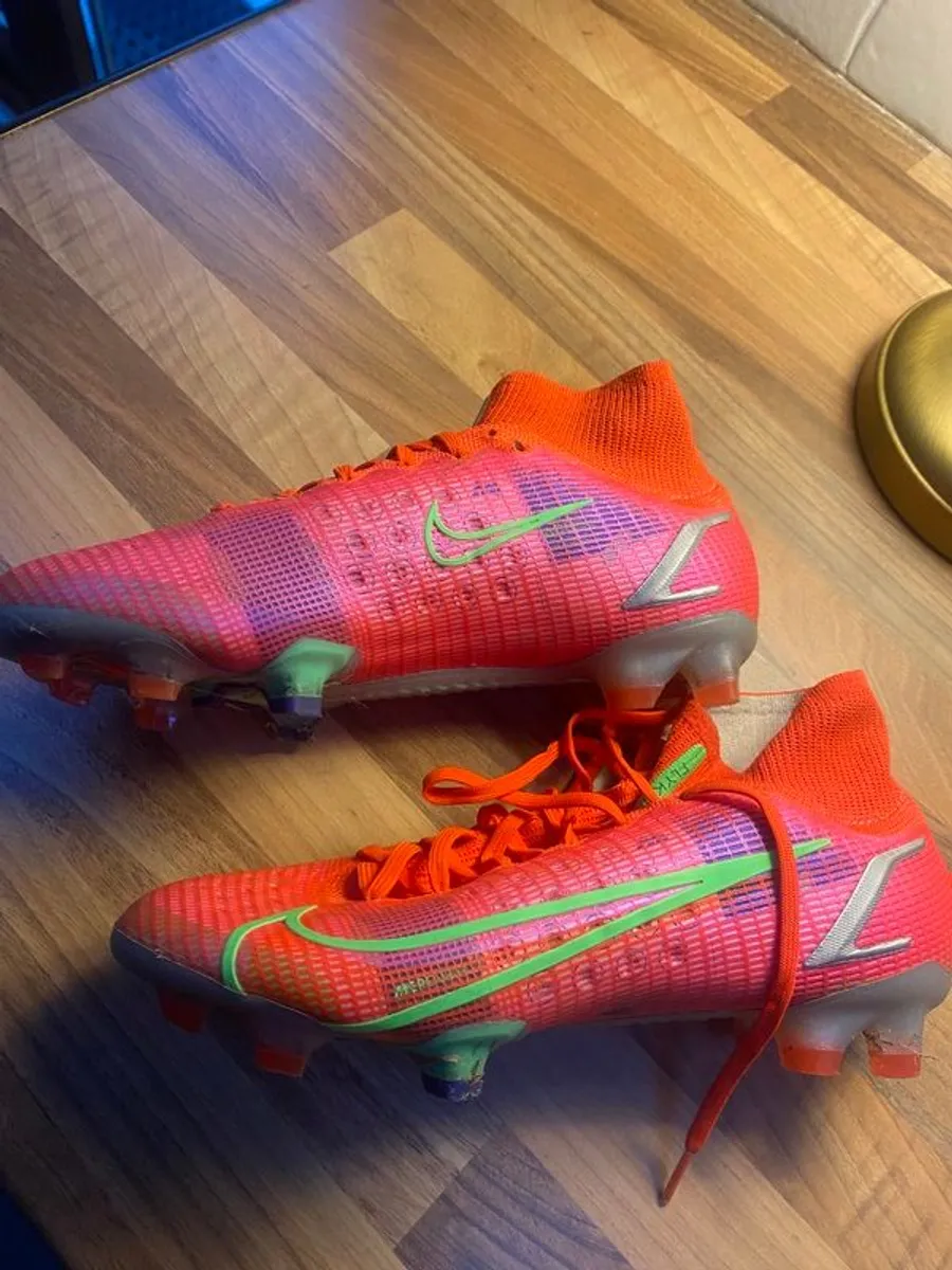 Football / Astro / Hiking boots - Image 1