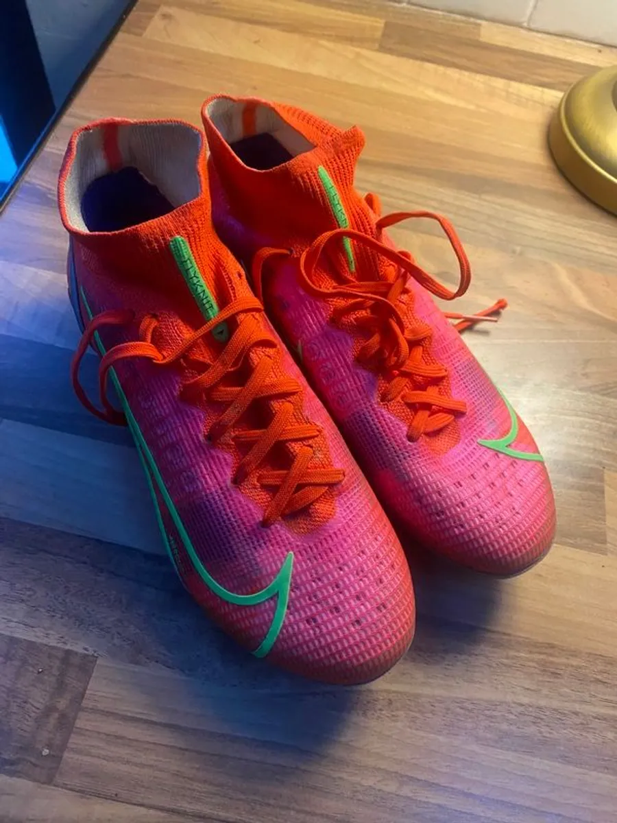 Football / Astro / Hiking boots - Image 3