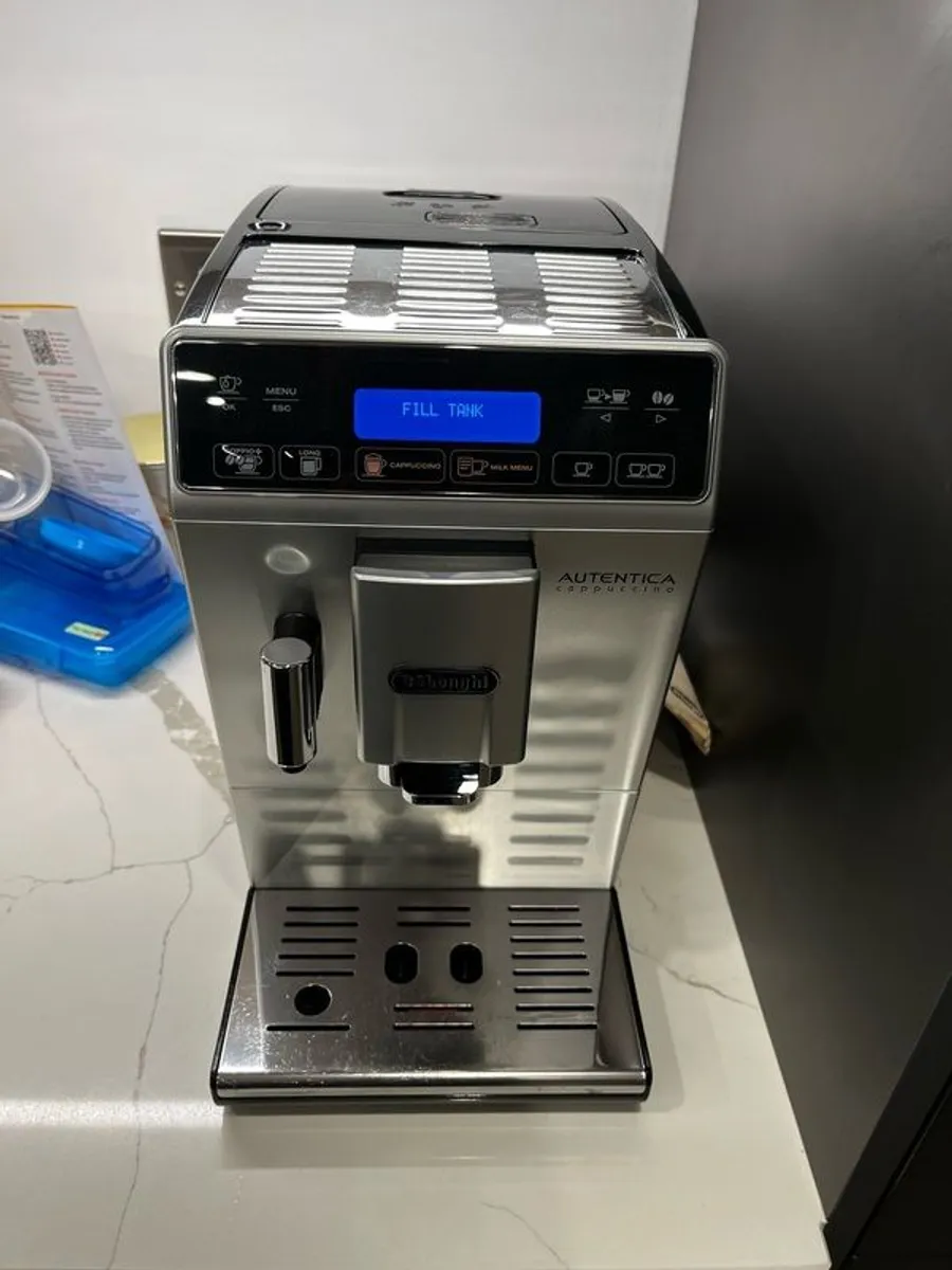 Delonghi coffee machine - Image 1