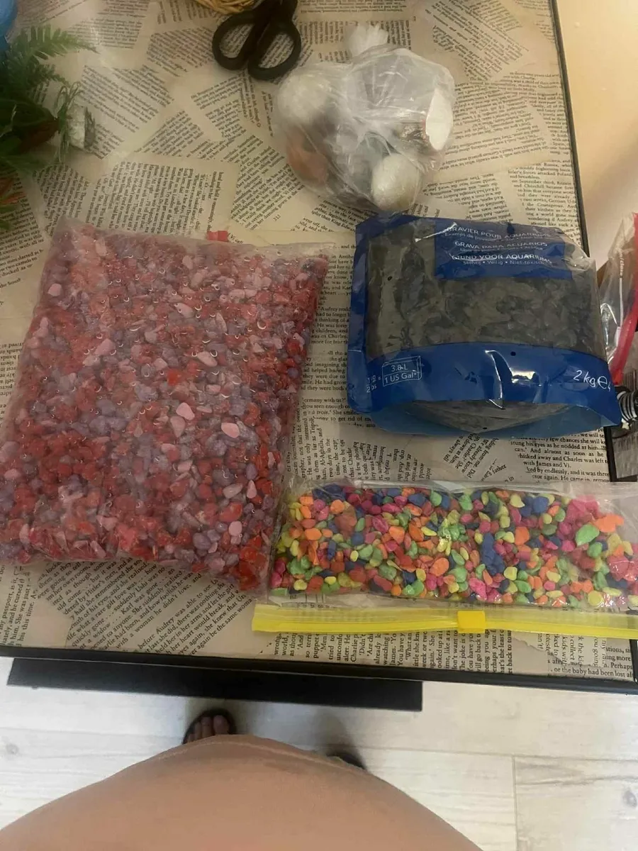 small fish tank  and alot of asserories - Image 3