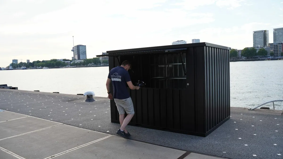 Industrial-Style Bar Container – Durable & Trendy - Image 1