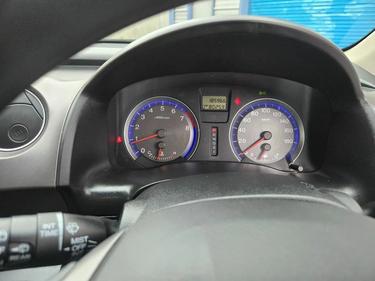 Honda Stream 2009 - Image 2