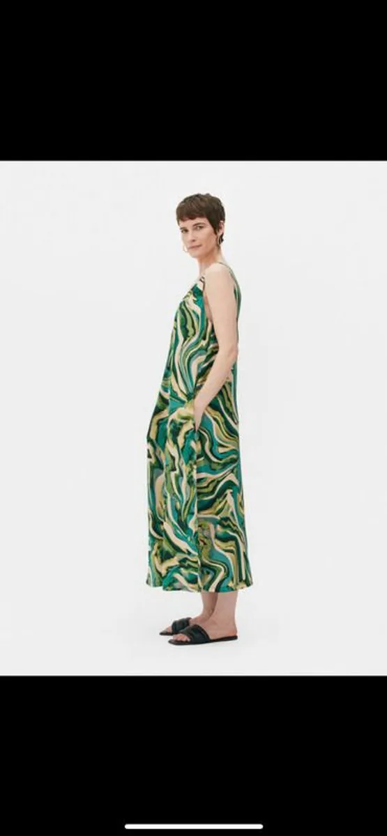 BRAND NEW Ladies Swing Dress: Size 8 - Image 2