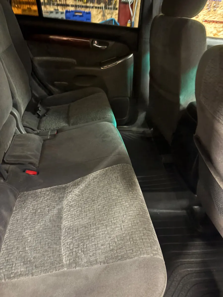 Land Cruiser 2006 5 seat Commercial - Image 4