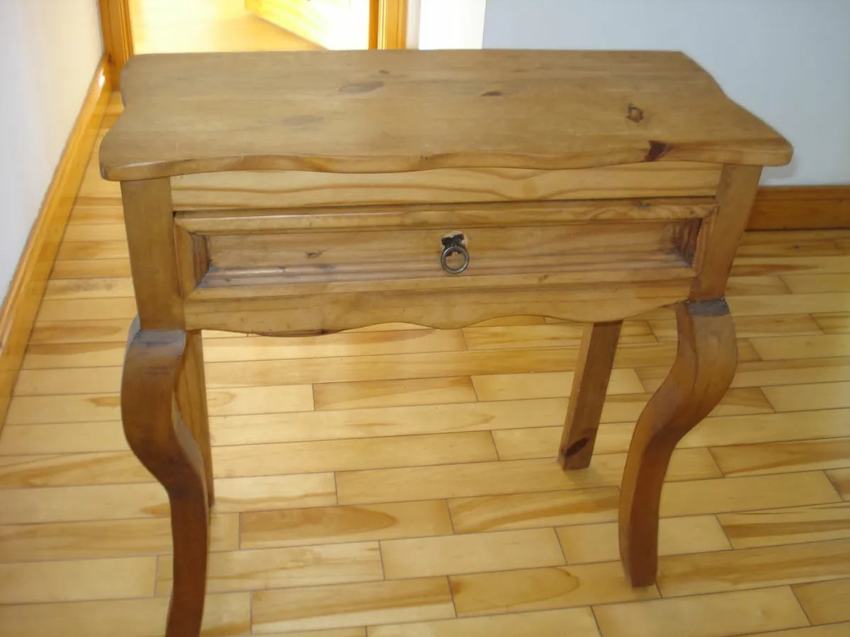 NARROW SOLID WOODEN HALL TABLE. - Image 1