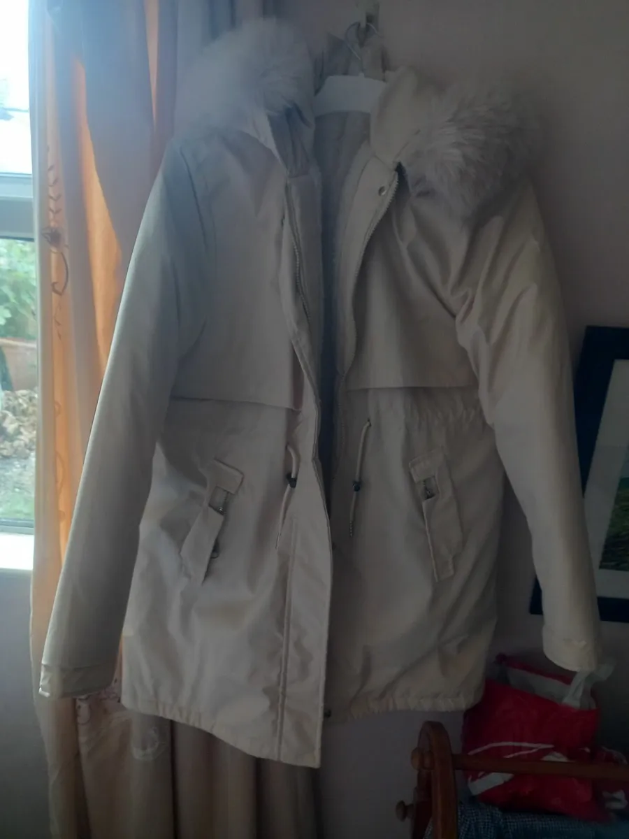 Womans winter coat - Image 1