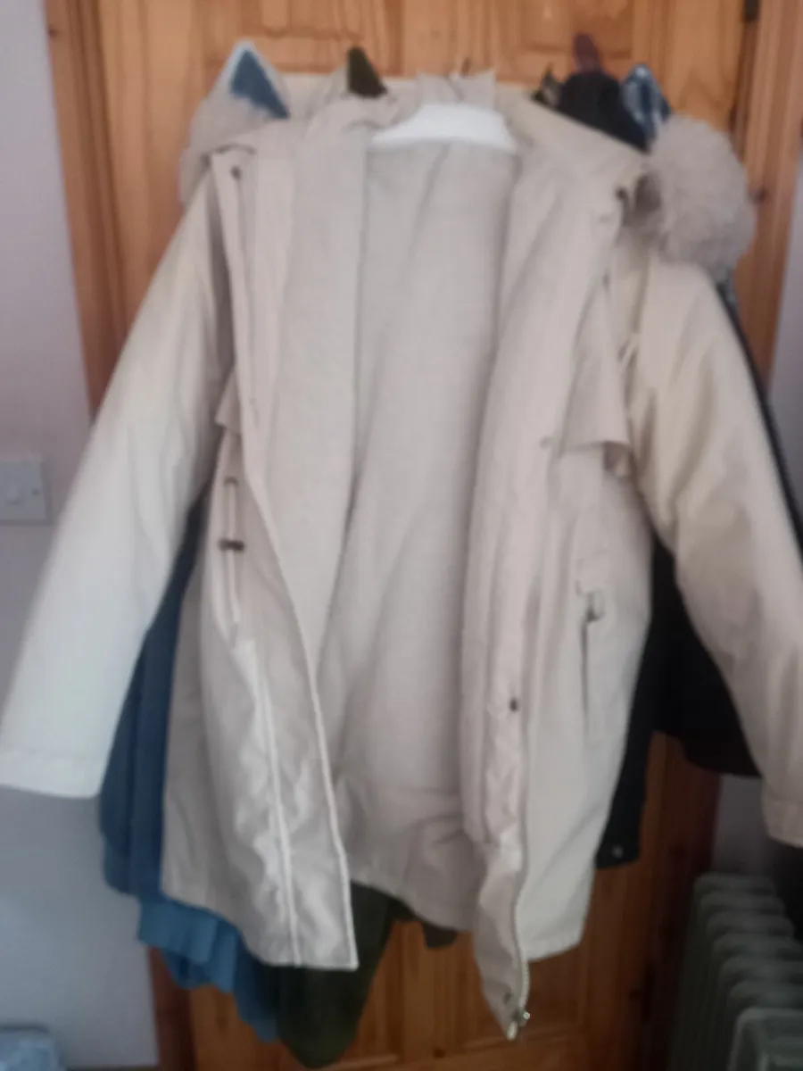 Womans winter coat - Image 2