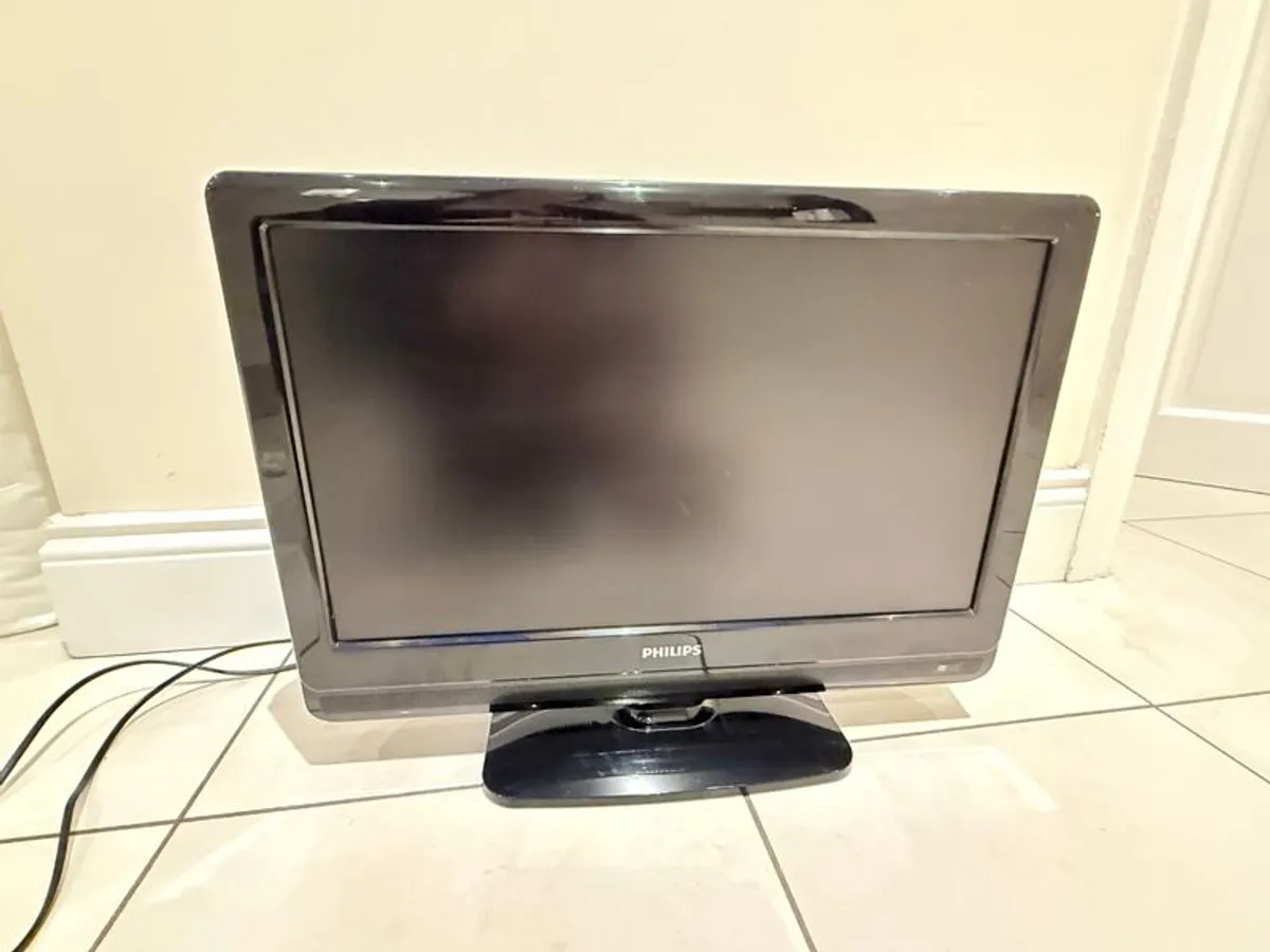 Philips Flat TV (LCD) with Digital Crystal Clear 56 cm (22") HD Ready - Computer monitor- Model: 22PFL3404 - Image 1