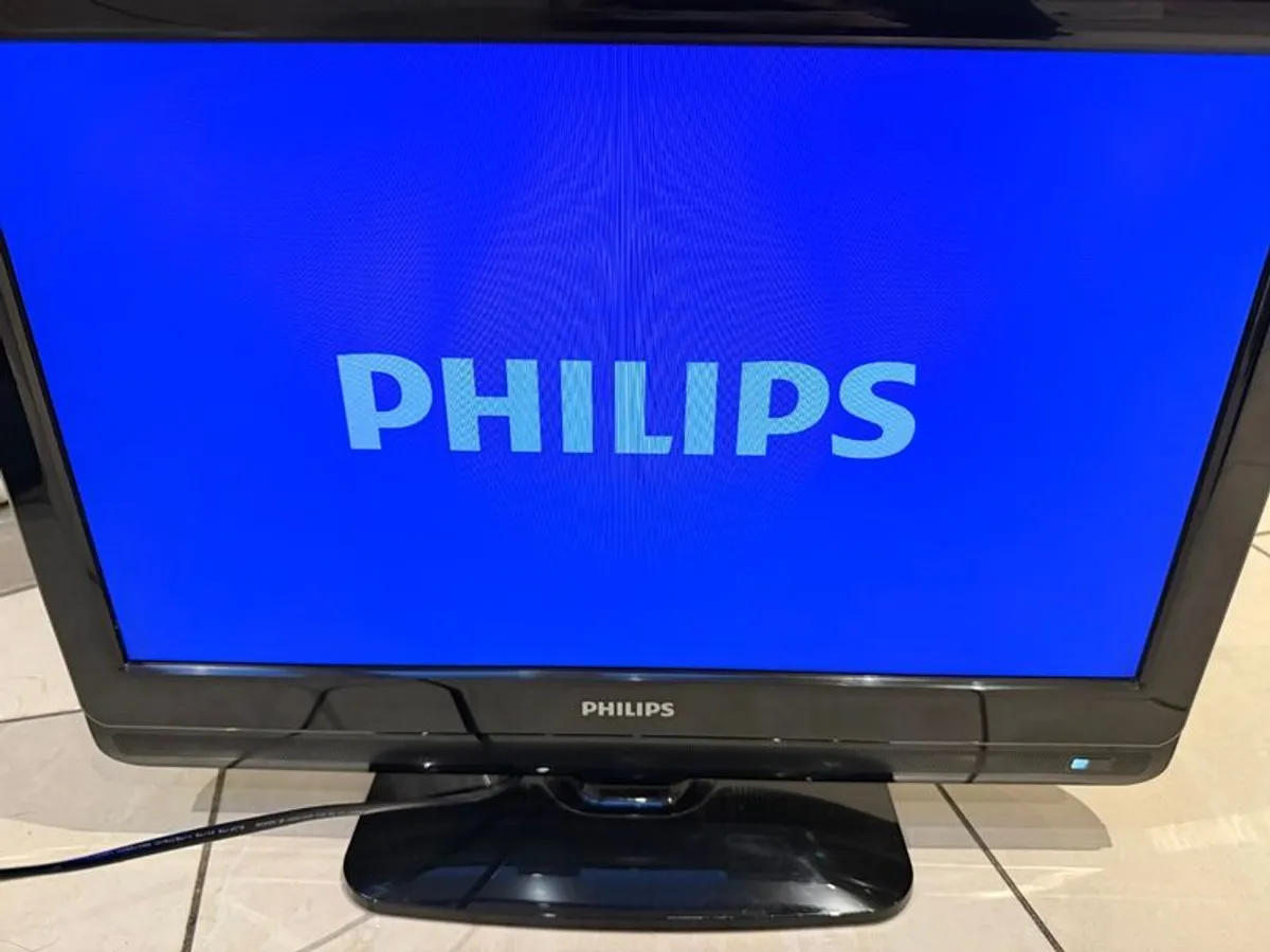 Philips Flat TV (LCD) with Digital Crystal Clear 56 cm (22") HD Ready - Computer monitor- Model: 22PFL3404 - Image 2