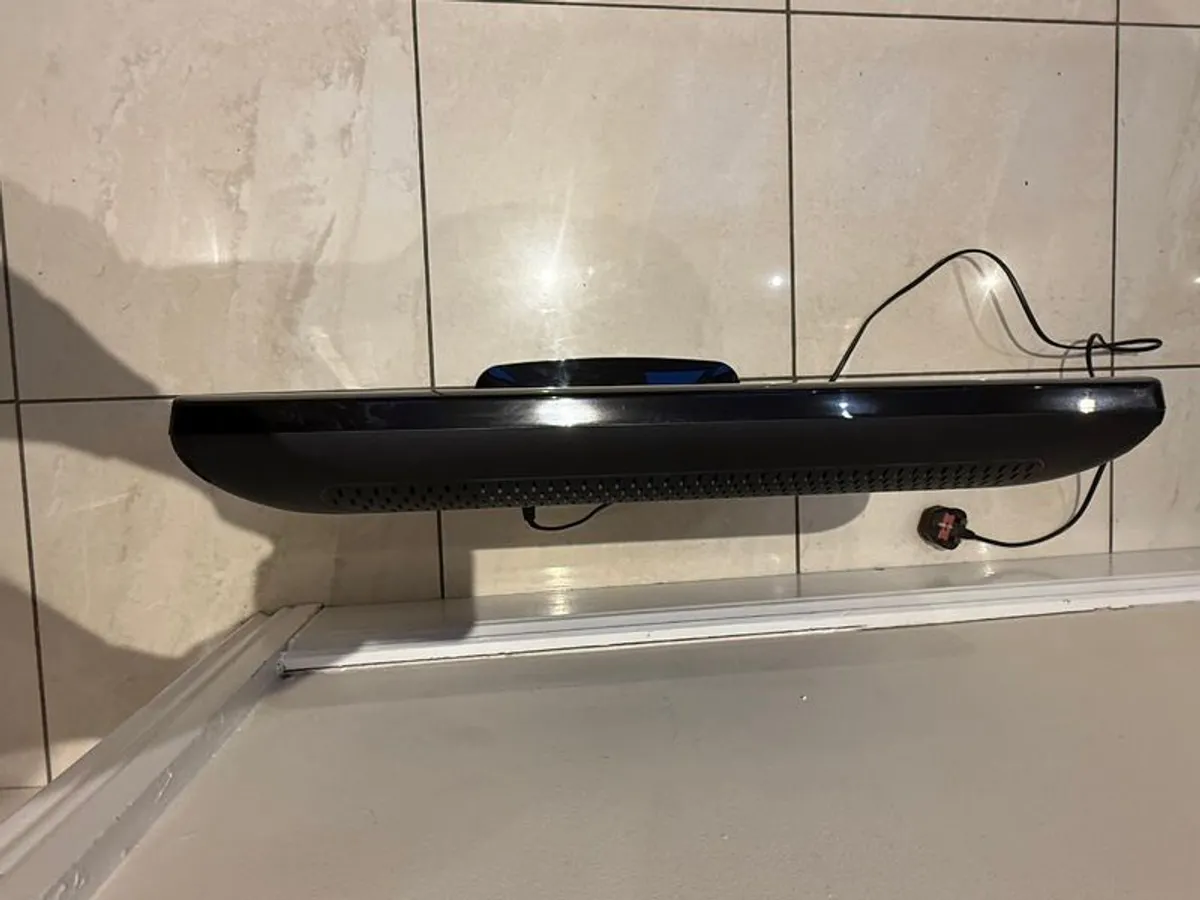 Philips Flat TV (LCD) with Digital Crystal Clear 56 cm (22") HD Ready - Computer monitor- Model: 22PFL3404 - Image 3