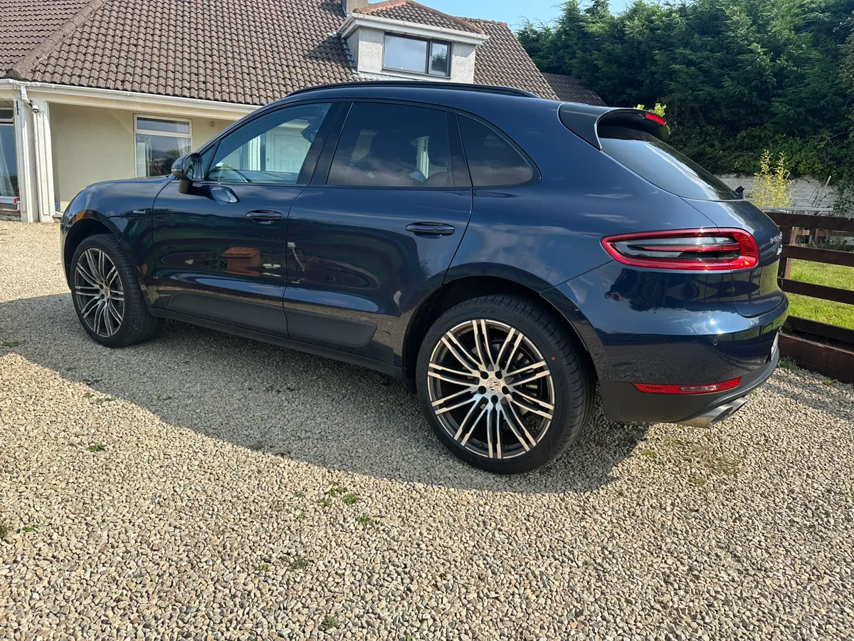 Porsche Macan 3.0 DSL Awesome Car - Image 4