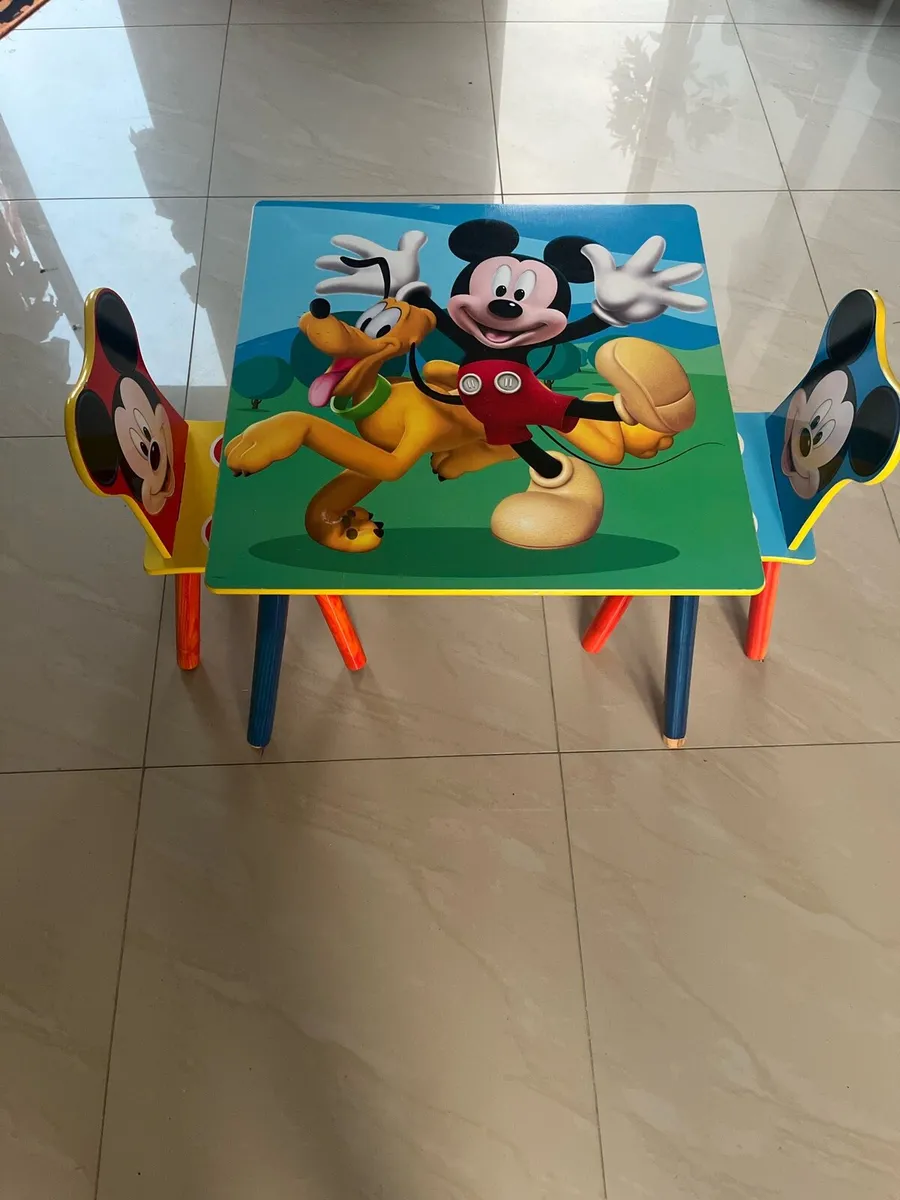 Minnie Mouse Tabke and Chairs - Image 1