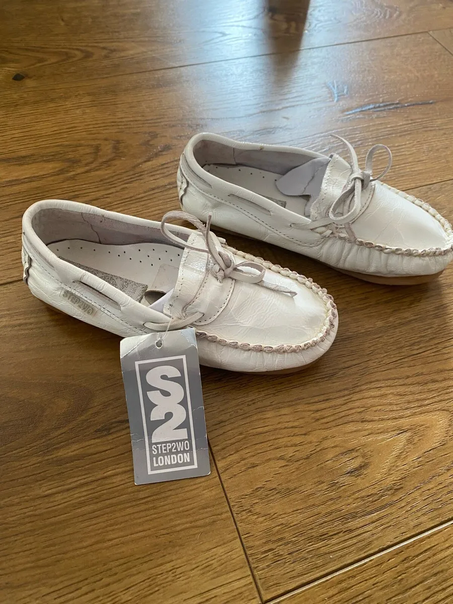 Step2wo London Kid’s White Loafers / Moccasins - Image 2