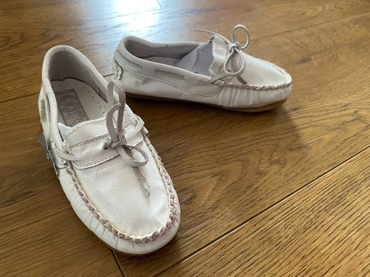 Step2wo London Kid’s White Loafers / Moccasins - Image 4