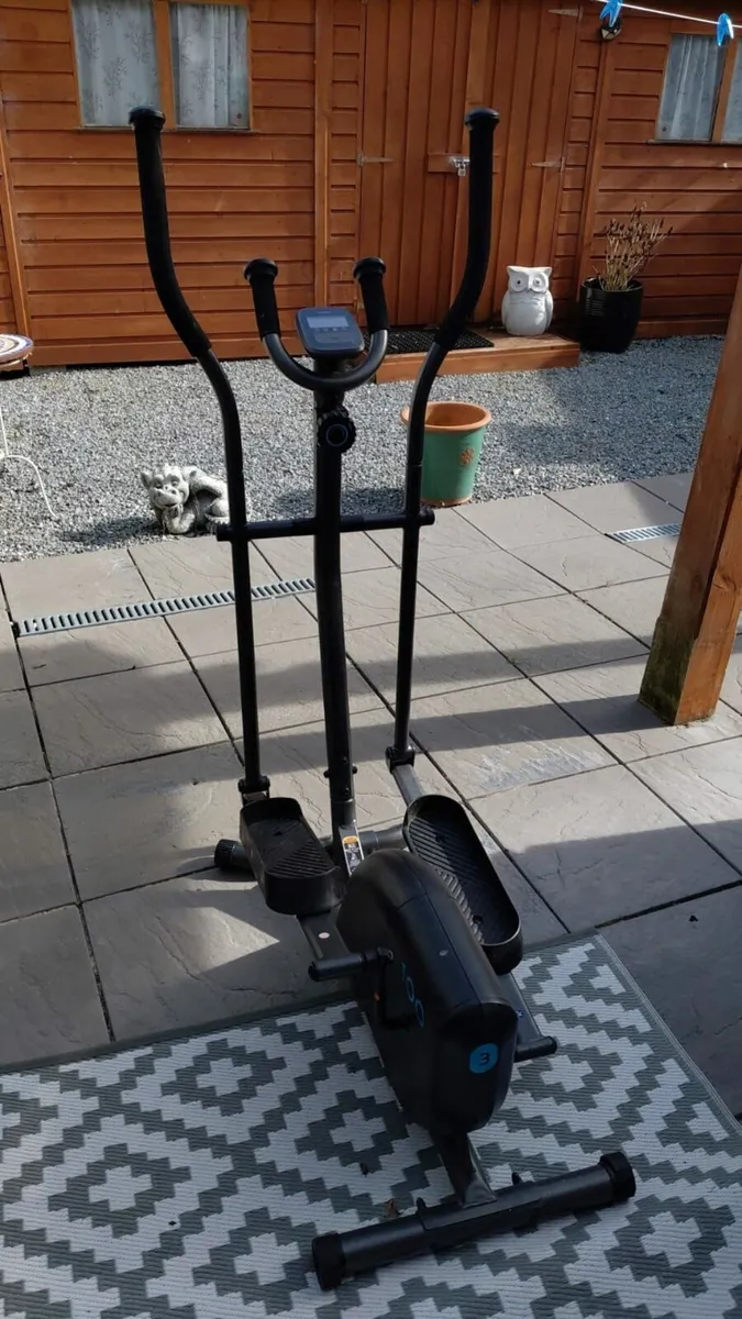 Cross trainer - Image 1