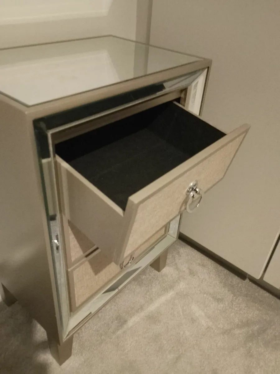 Bedside cabinet - Image 3