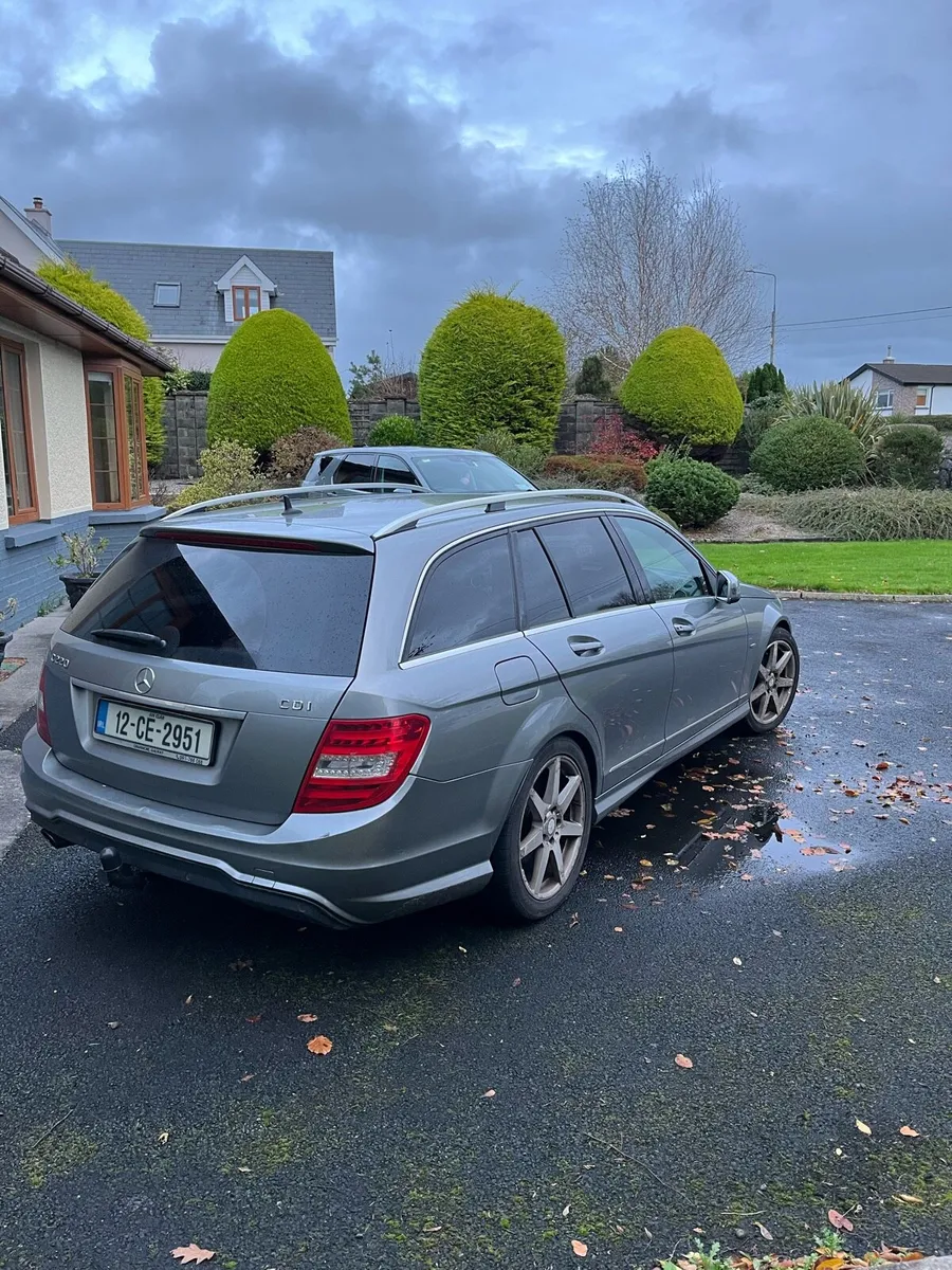 Merc 220 Gunmetal estate - Image 3