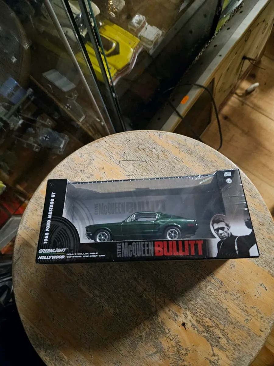 Corgi Greenlight Ford Mustang Bullitt - Image 2