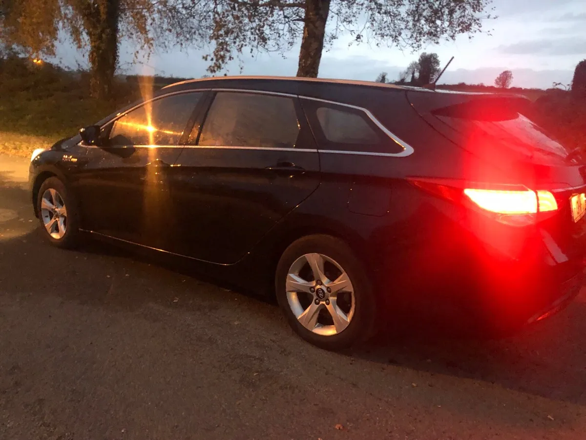 HYUNDAI i40 AS NEW SMALL MILEAGE NEW NCT - Image 2