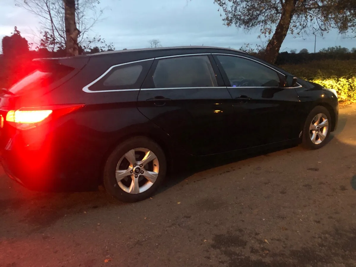 HYUNDAI i40 AS NEW SMALL MILEAGE NEW NCT - Image 3