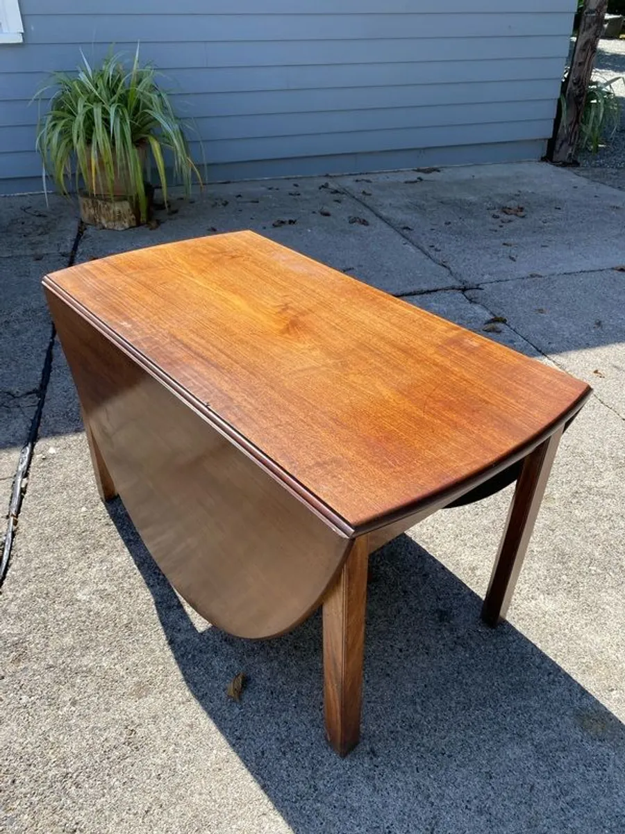 Oval Mahogany drop leaf table - Image 4