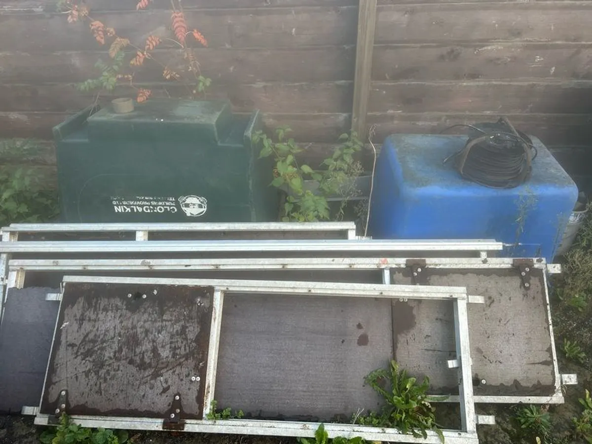 Mortor Bin x 3 and scaffolding