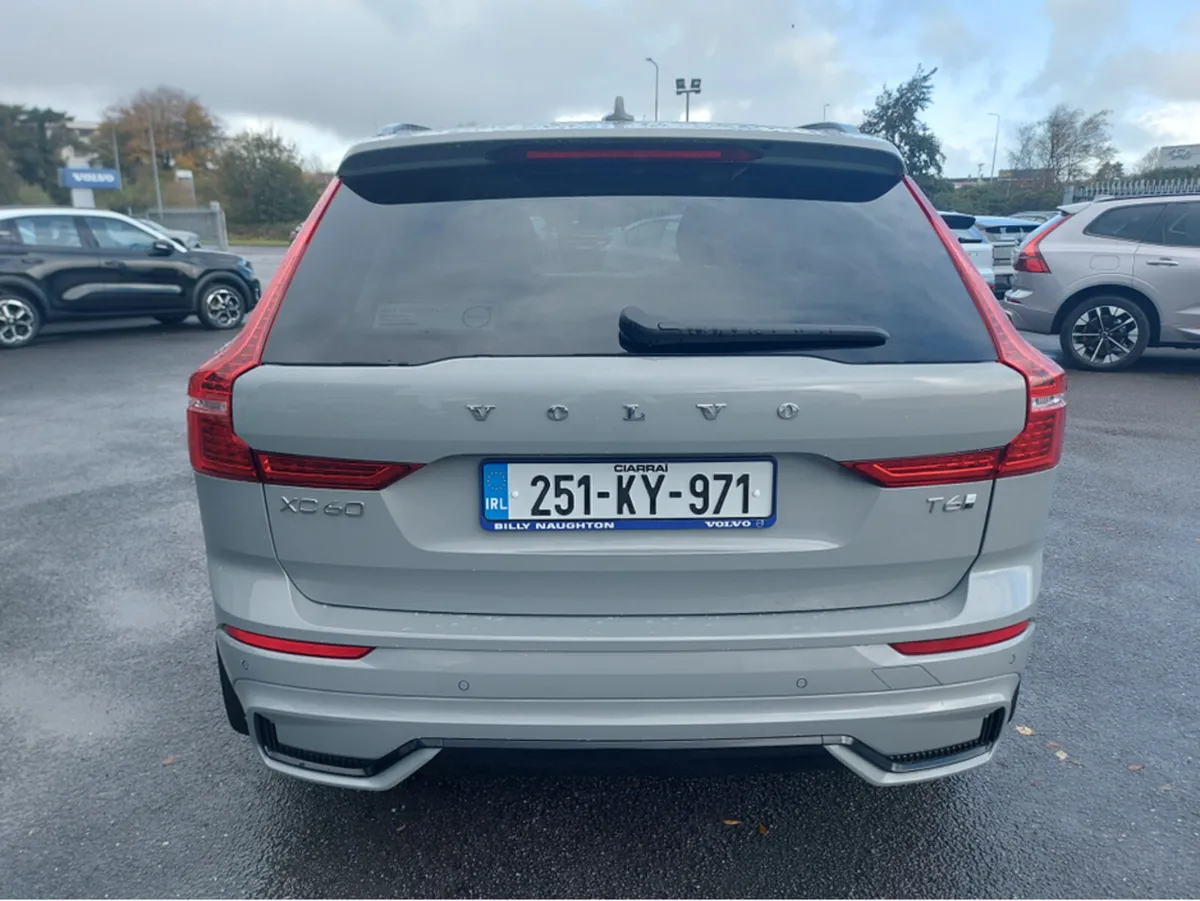 Volvo XC60 T6 PHEV PLUS DARK AWD - Image 2