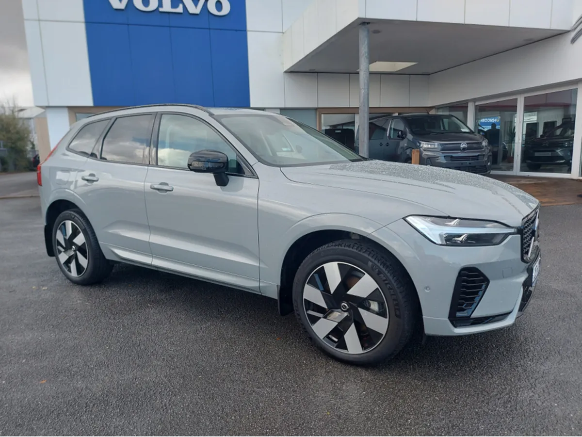 Volvo XC60 T6 PHEV PLUS DARK AWD - Image 3