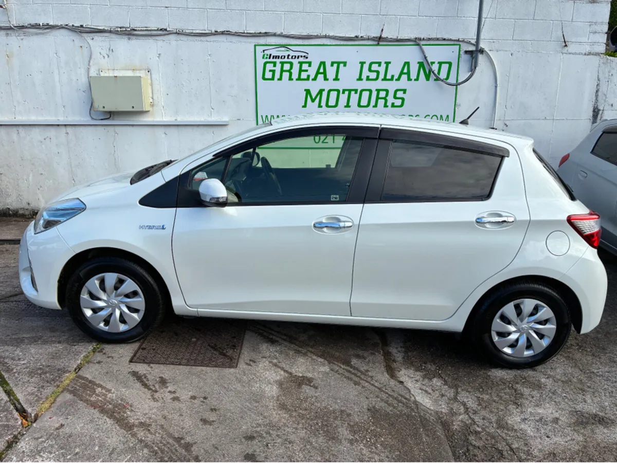 Toyota Vitz DAA-NHP130 5DR AUTO - Image 4