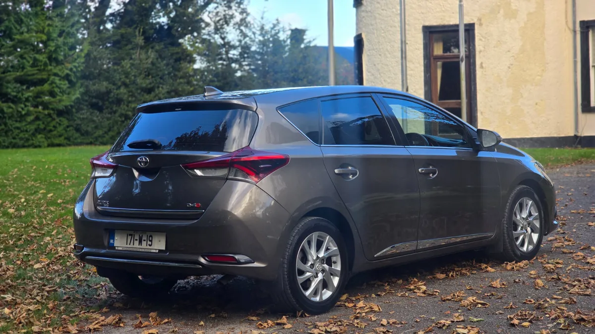 2017 Toyota Auris 1.4 D4D Luna - Image 4