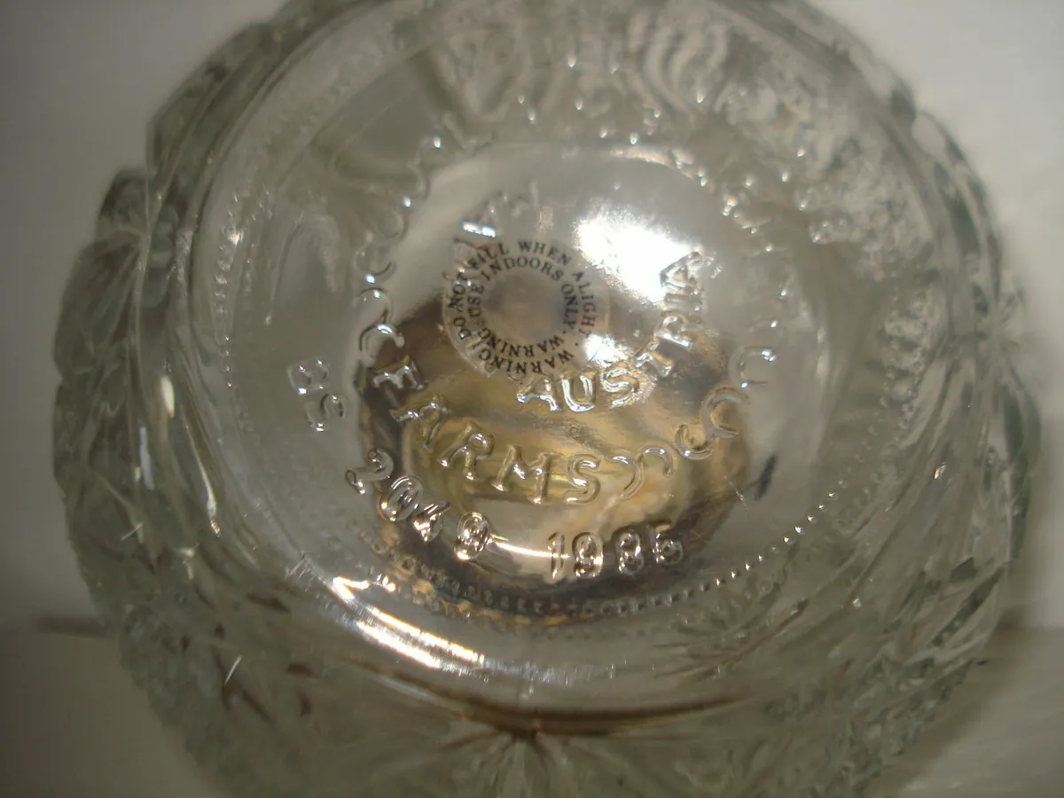 VINTAGE 1985  UNUSED STORM OIL LAMP. - Image 3