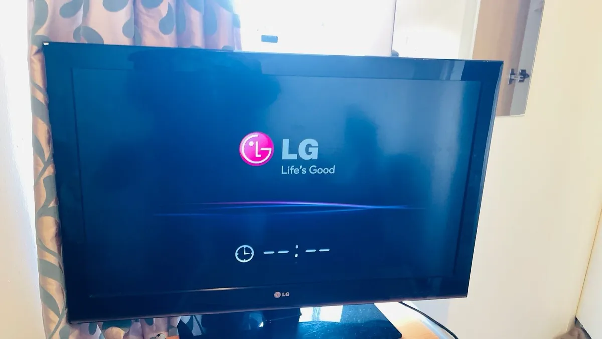 LG Tv - Image 1
