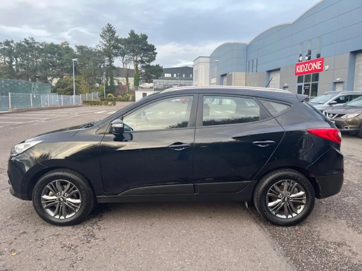 1.6 PETROL  SE 5DR NEW NCT - HALF LEATHER - Image 4