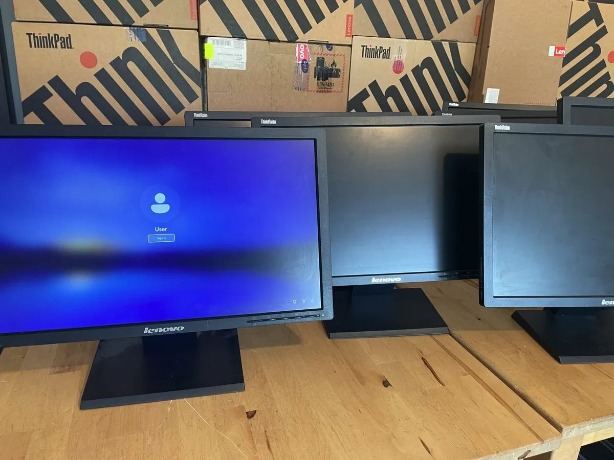 Assorted Lenovo & HP 19" Computer Flatscreens - Image 1