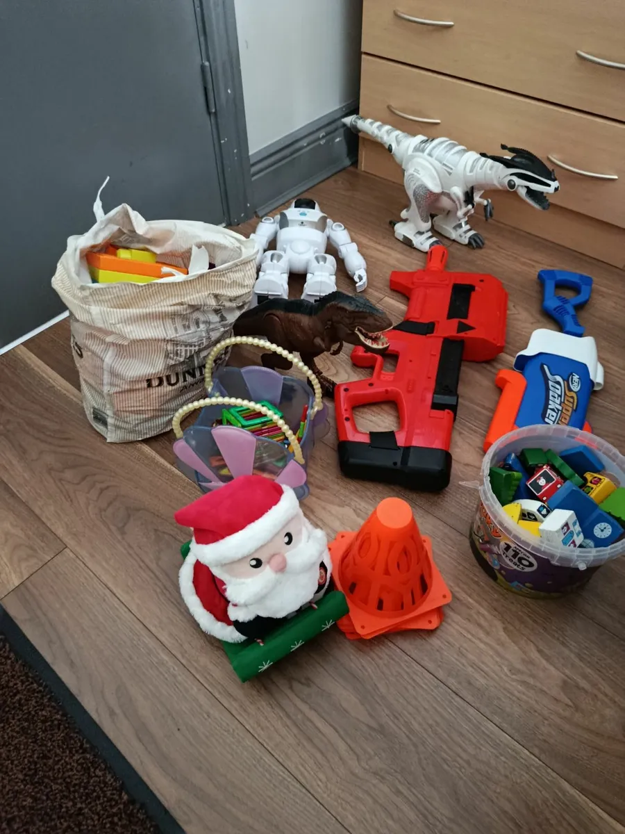Toys - Image 3