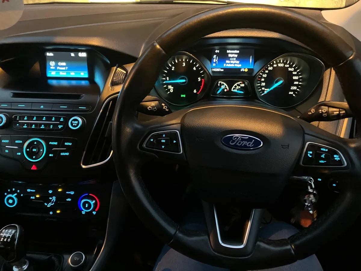 Ford Focus Saloon 1.5 Intense - Image 4