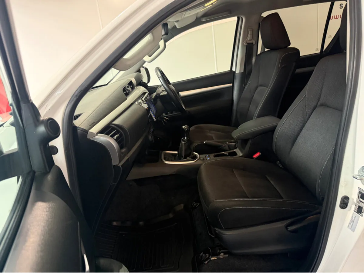 Toyota Hilux 2.4 D-4D ICON D/C 2.4D4D 148BHP 4WD 5 - Image 3